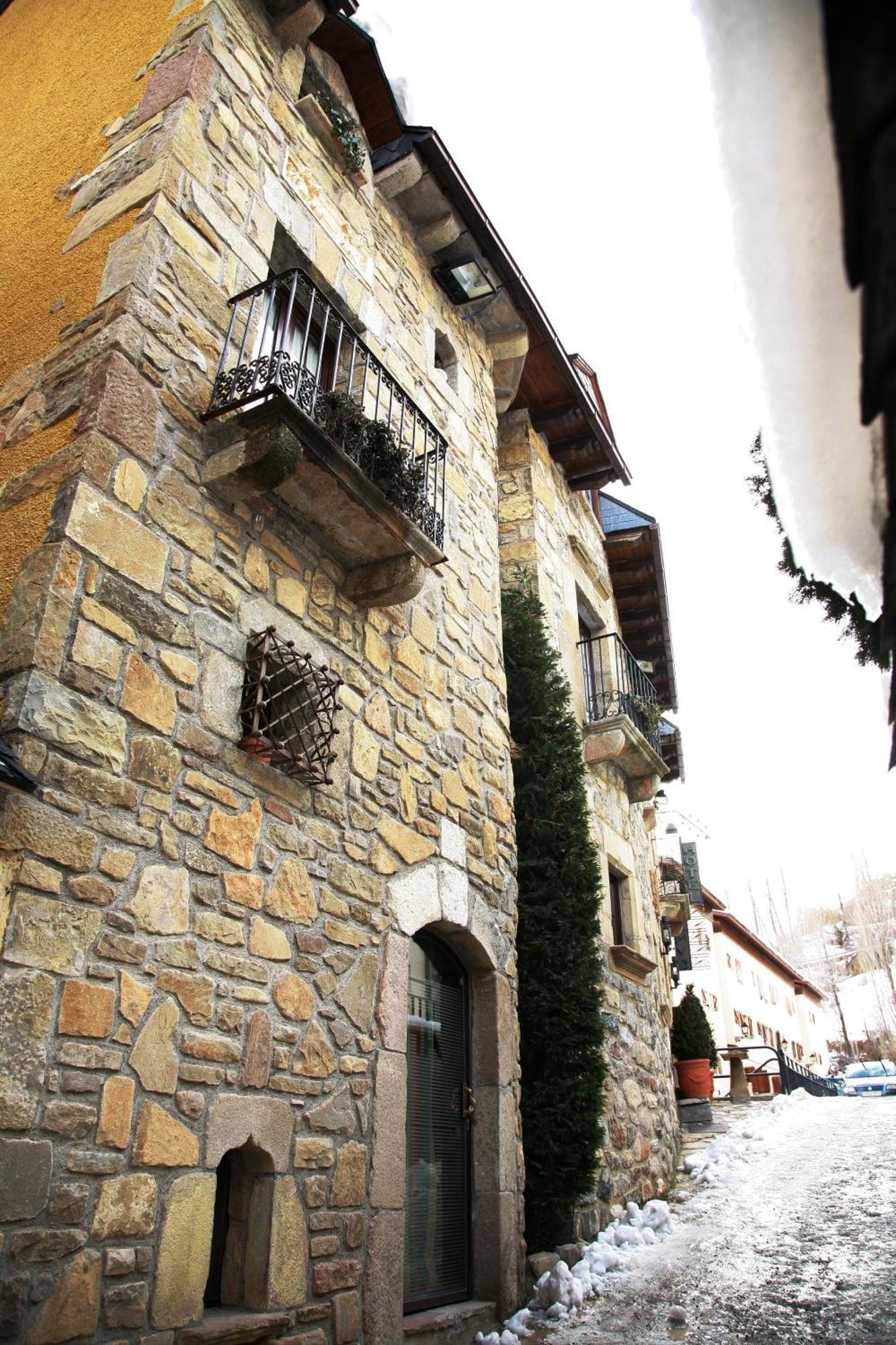 Hotel Almud Sallent De Gallego Bagian luar foto