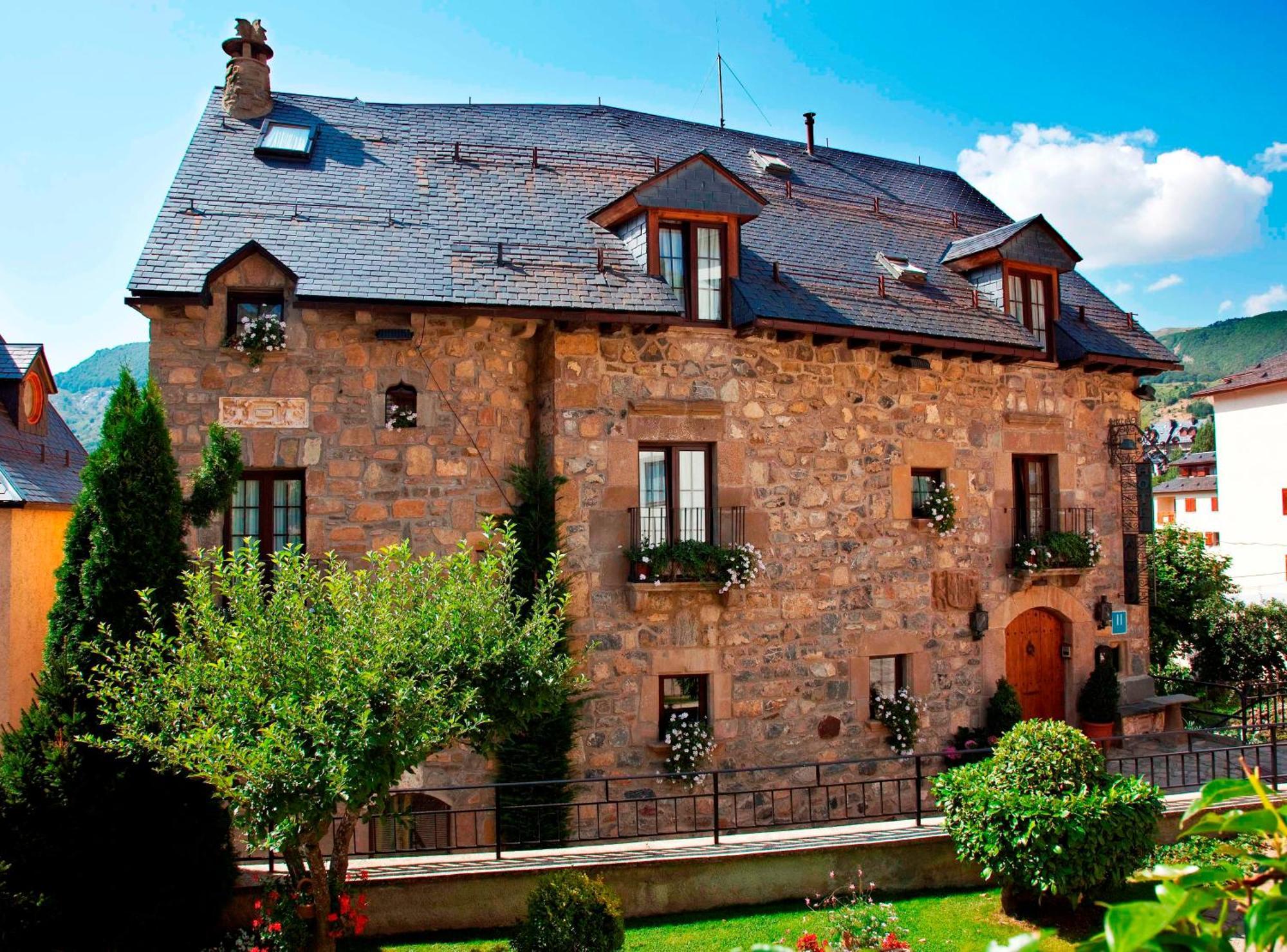 Hotel Almud Sallent De Gallego Bagian luar foto